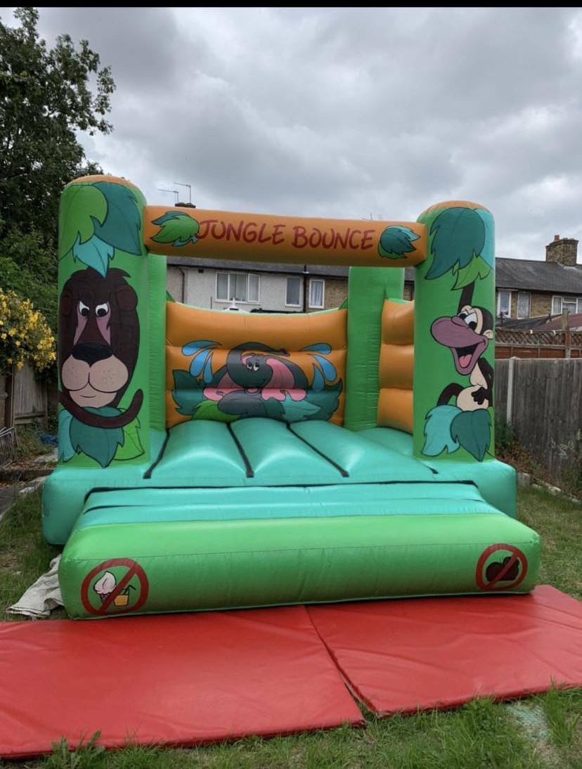 bouncy-castle-hire-redhill